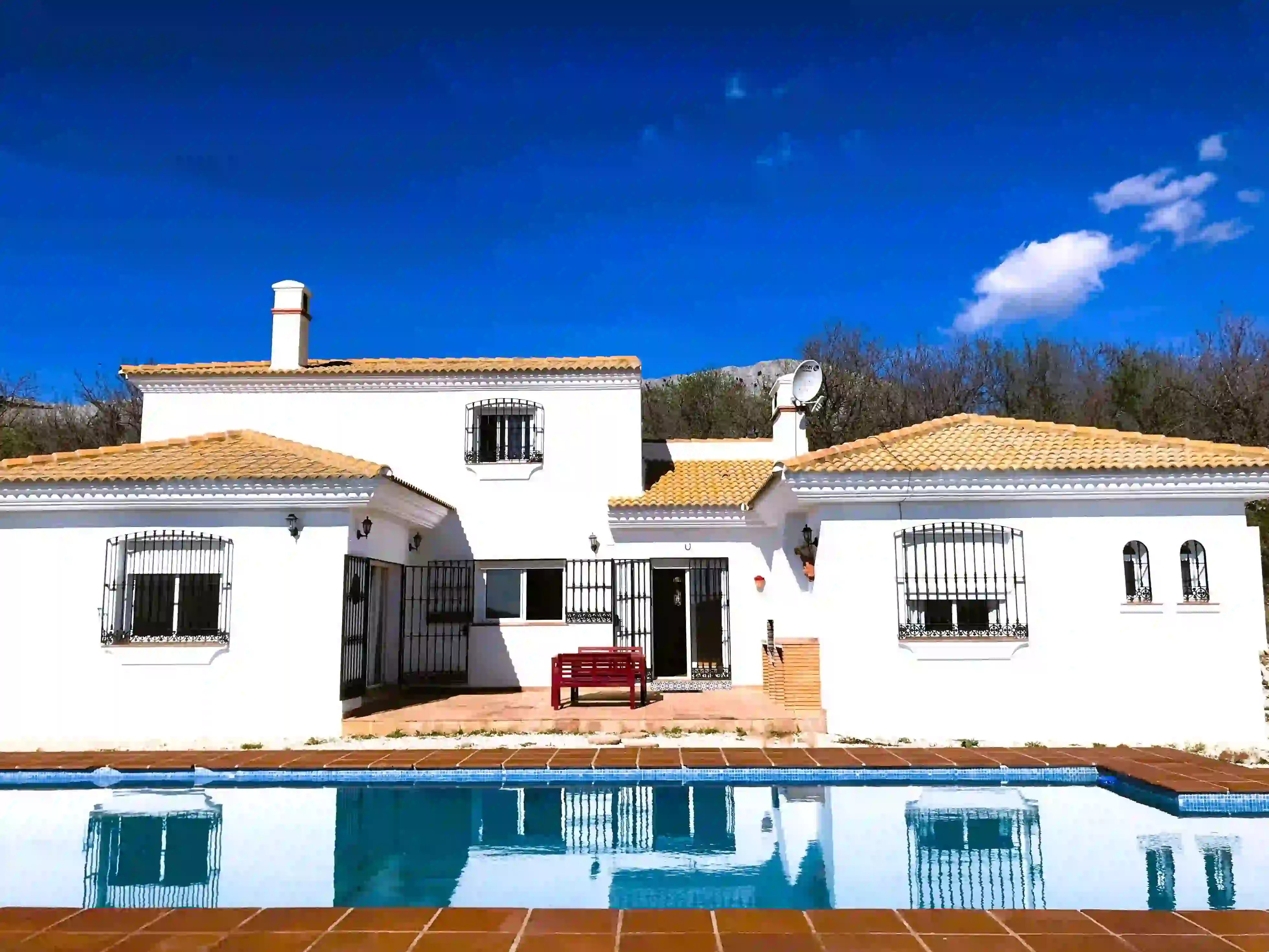 Imagen de portada Magnífico cortijo de 2 plantas con piscina y vistas a los montes en Colmenar