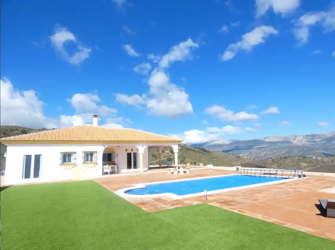 Imagen de portada Casa rural con impresionantes vistas a los Montes de Málaga y piscina en Colmenar